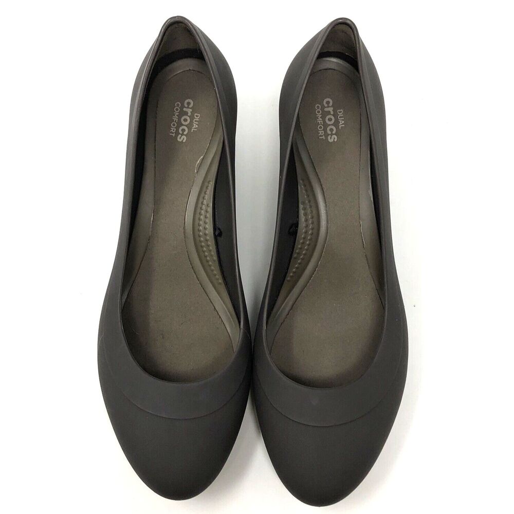 Crocs Lina Wedge Pumps Womens 8 Taupe Slip On Heels Comfort Career Shoes NWOT